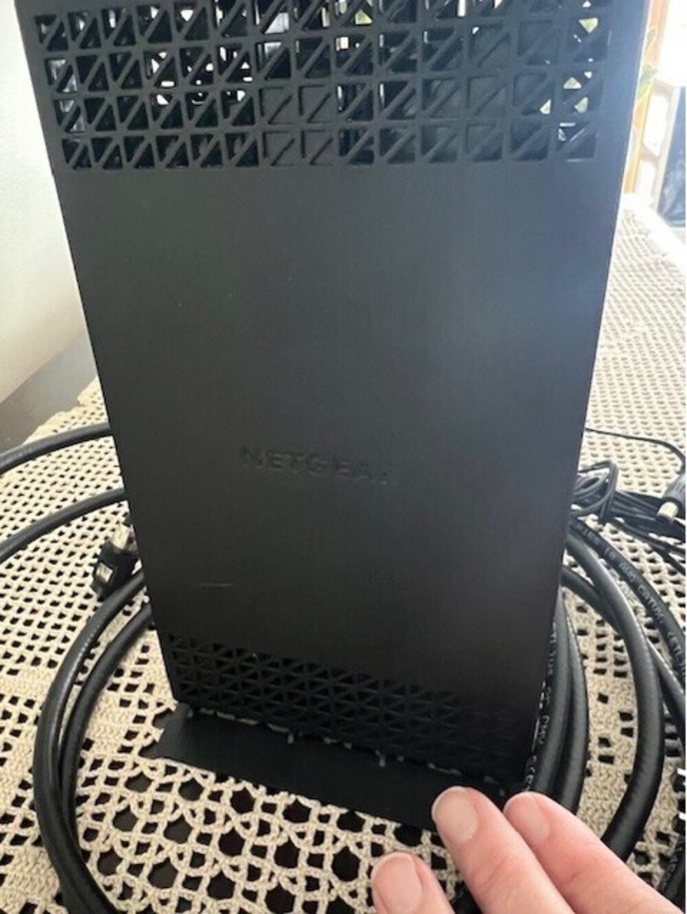 NETGEAR Cable Modem with Built-in WiFi Router C6230 - Picture 4 of 7